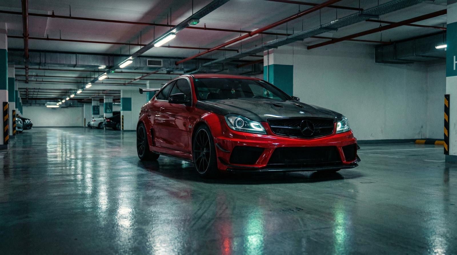 动漫之家改装视频 - AMG C63宽体改装视频演示